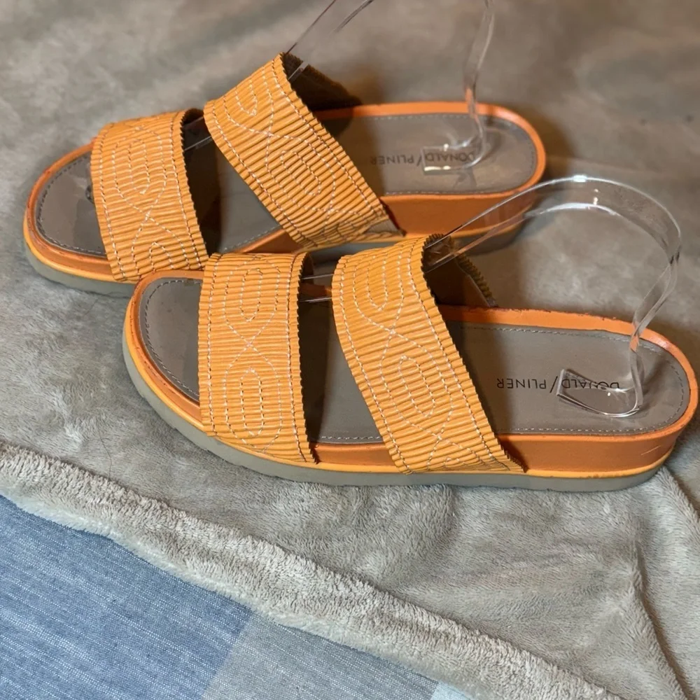 Donald Pliner Cait Orange slide Wedge Ladies size 9